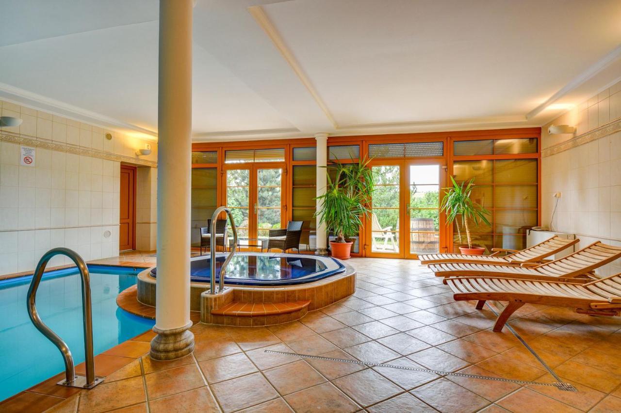 Ranc Kostelany Hotel กรอมเมียร์ริช ภายนอก รูปภาพ