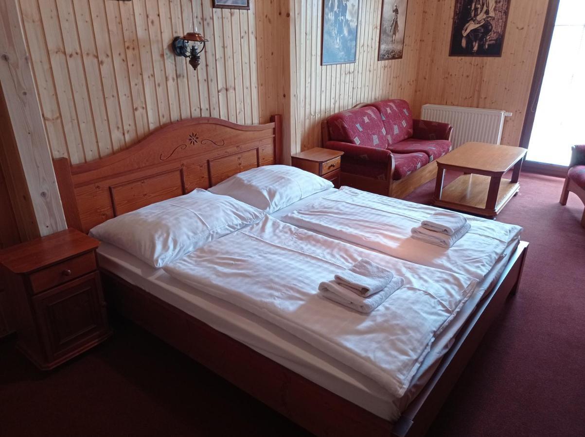 Ranc Kostelany Hotel กรอมเมียร์ริช ภายนอก รูปภาพ